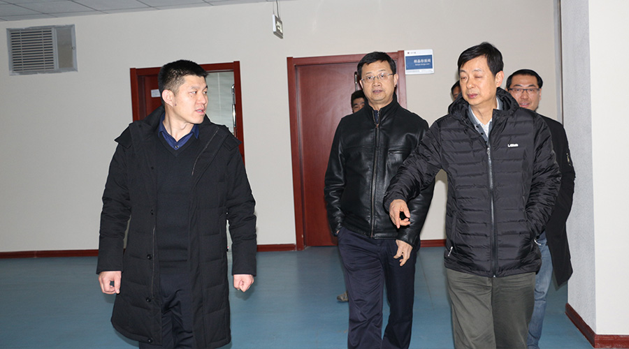 安徽省科技厅副厅长朱建基一行莅临安徽尊龙凯时ag旗舰厅制药有限公司检查指导工作